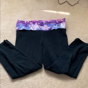 Victoria’s Secret PINK crop yoga leggings